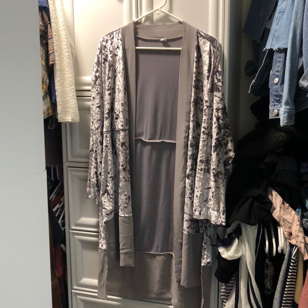 Out from under urban outfitters velvet kimono XS-S